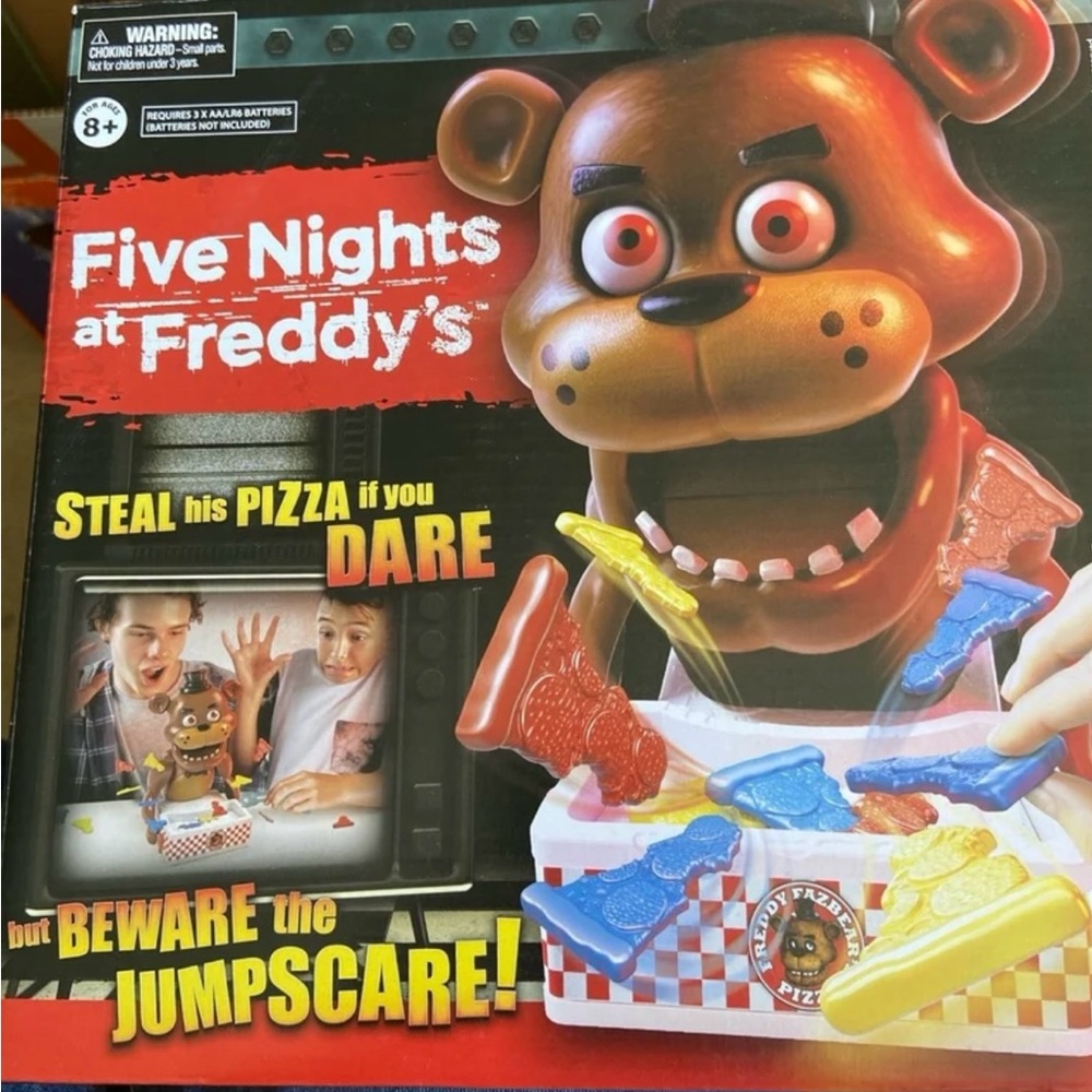 Five Nights At Freddy’s Steal Pizza If You Dare Beware Jump Scare Board Game NIB